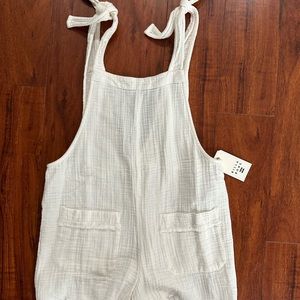 Brand new Billabong one piece shorts romper
